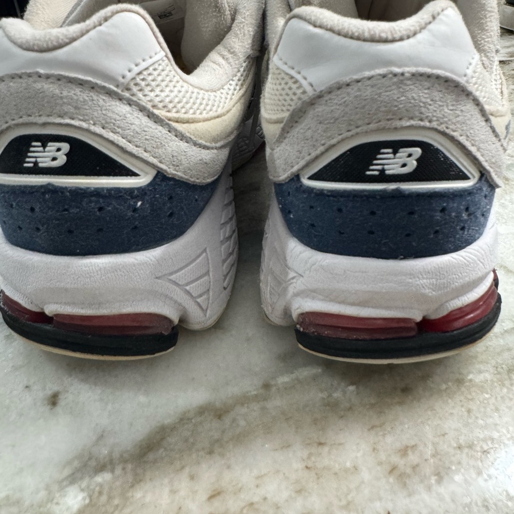 New Balance 2002R Sneakers - Light Gray - Picture 4 of 11